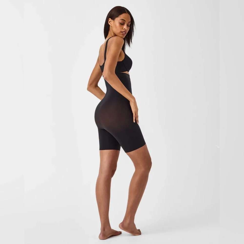 New in box Spanx Seamless Power High-Waisted Mid-Thigh Short in very black